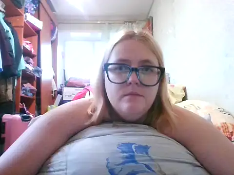 Snapshot of DesireMelissa chatting on October 15, 5:07 am DesireMelissa online show from October 15, 5:07 am