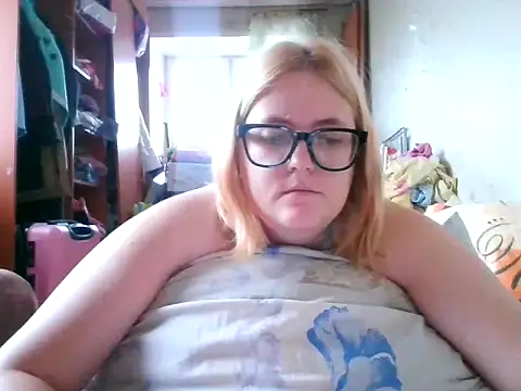 Snapshot of DesireMelissa chatting on October 16, 9:43 am DesireMelissa online show from October 16, 9:43 am