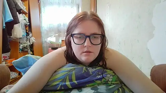 Snapshot of DesireMelissa chatting on December 2, 8:19 am DesireMelissa online show from December 2, 8:19 am