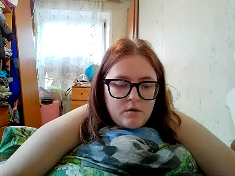 Snapshot of DesireMelissa chatting on December 4, 10:13 am DesireMelissa online show from December 4, 10:13 am