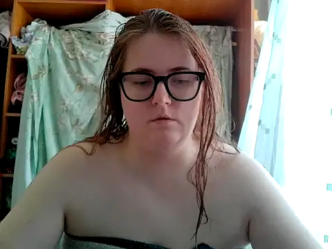 Snapshot of DesireMelissa chatting on June 16, 7:33 am DesireMelissa online show from June 16, 7:33 am