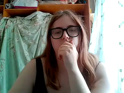 Snapshot of DesireMelissa chatting on June 18, 8:47 am DesireMelissa online show from June 18, 8:47 am