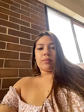 Snapshot of Latina_vanessa chatting on June 19, 7:17 pm Latina vanessa online show from June 19, 7:17 pm