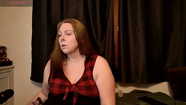 Snapshot of Big_Beautiful_MILF chatting on February 17, 7:42 pm Big Beautiful MILF online show from February 17, 7:42 pm