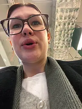 RinaCat online show from February 13, 8:17 am