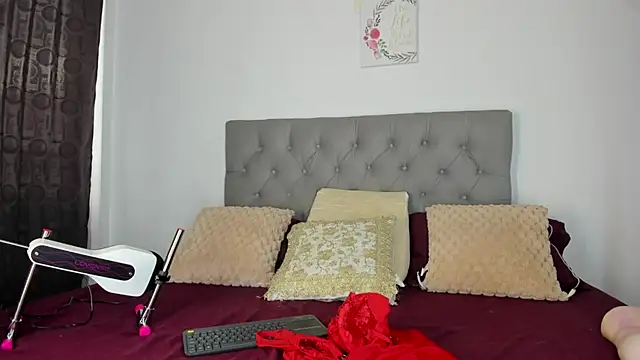 Snapshot of Nicol_Swift_ chatting on October 10, 9:47 pm Nicol Swift online show from October 10, 9:47 pm