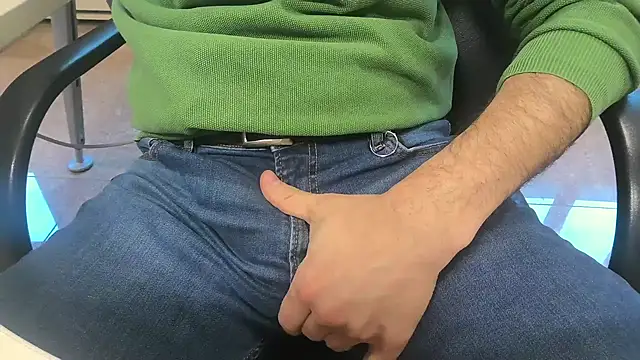 alessandroman2114 online show from March 18, 3:37 pm