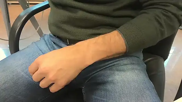 alessandroman2114 online show from April 10, 4:55 pm