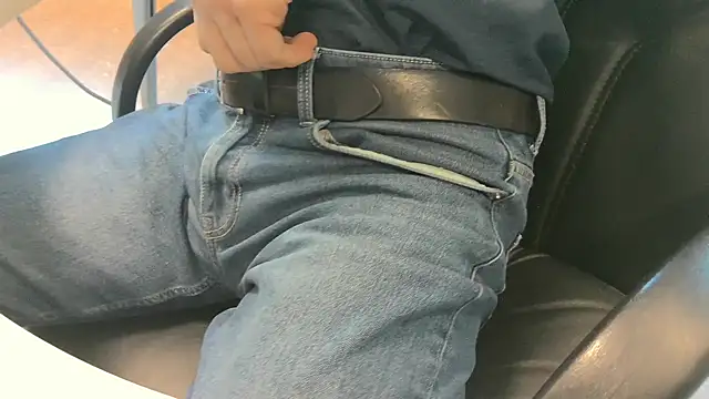 alessandroman2114 online show from April 27, 4:38 pm