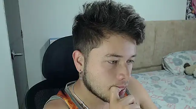 JOHANLEON1 online show from December 2, 12:19 am