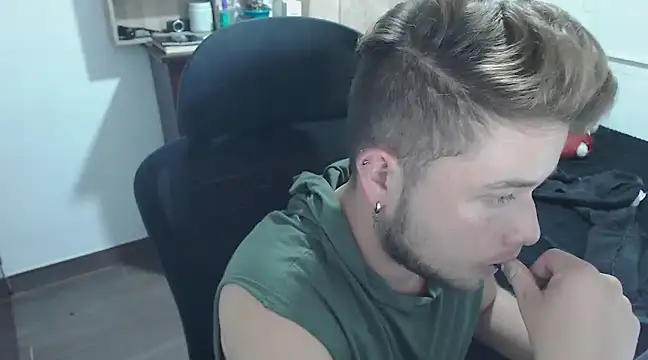 JOHANLEON1 online show from March 14, 1:59 am