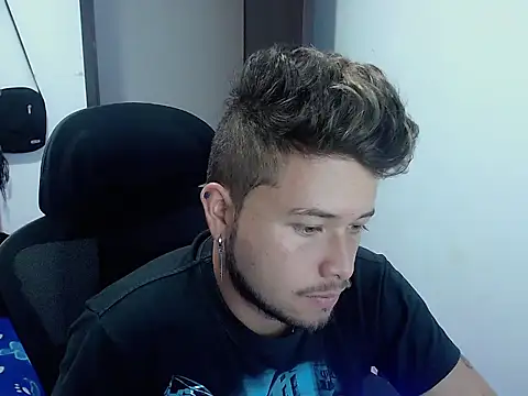 JOHANLEON1 online show from September 26, 2:43 pm