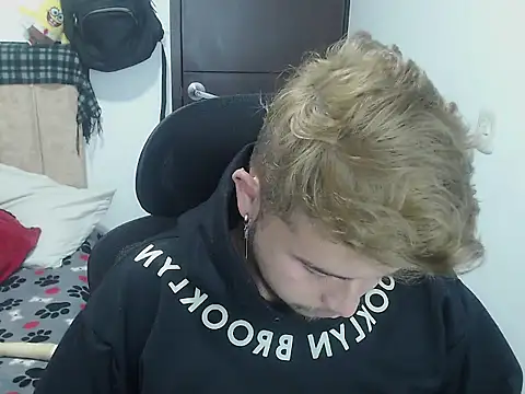 JOHANLEON1 online show from October 14, 3:57 pm