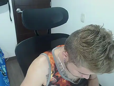 JOHANLEON1 online show from October 22, 12:38 pm