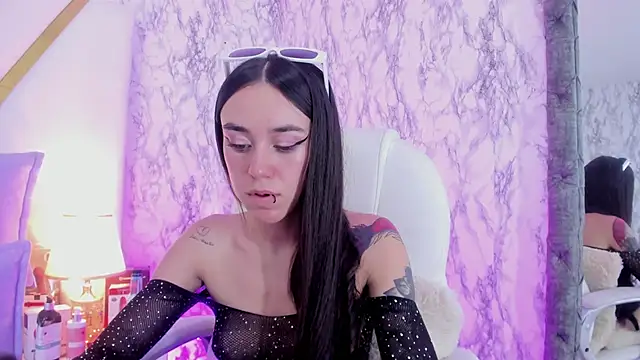 Snapshot of Athziry_ chatting on December 11, 1:15 am Athziry online show from December 11, 1:15 am