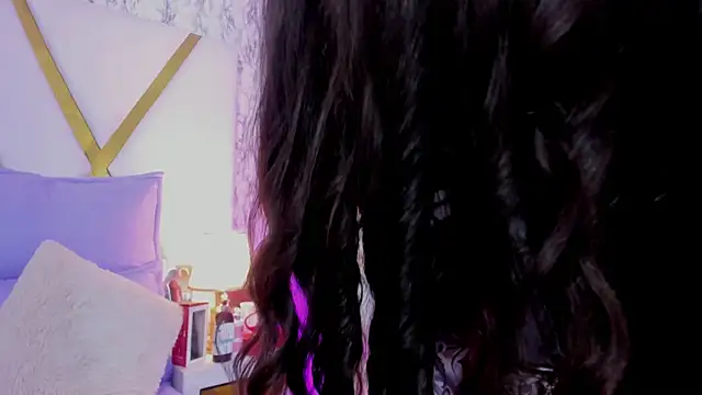 Snapshot of Athziry_ chatting on December 13, 10:23 pm Athziry online show from December 13, 10:23 pm