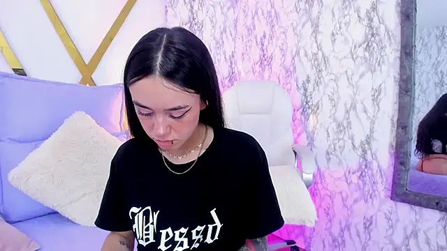 Snapshot of Athziry_ chatting on December 20, 9:39 pm Athziry online show from December 20, 9:39 pm