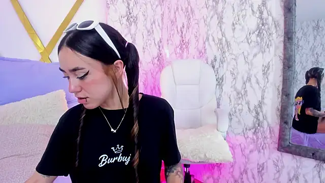 Snapshot of Athziry_ chatting on December 28, 12:36 am Athziry online show from December 28, 12:36 am