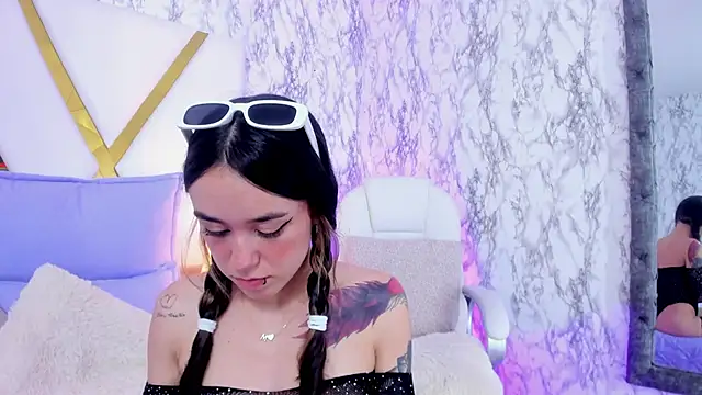 Snapshot of Athziry_ chatting on January 8, 12:28 am Athziry online show from January 8, 12:28 am