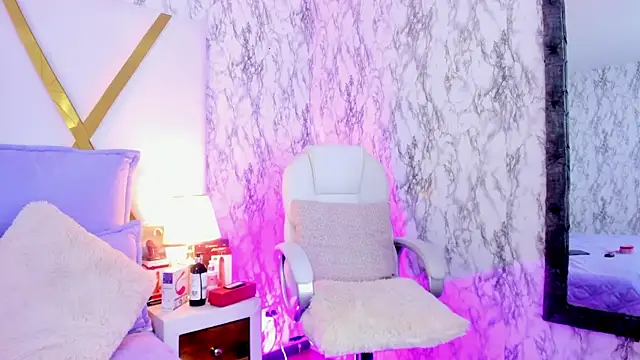 Snapshot of Athziry_ chatting on January 11, 2:36 pm Athziry online show from January 11, 2:36 pm