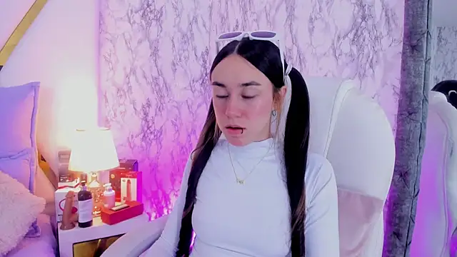 Snapshot of Athziry_ chatting on January 19, 7:15 am Athziry online show from January 19, 7:15 am