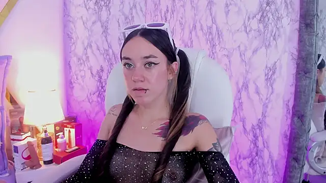 Snapshot of Athziry_ chatting on January 21, 12:57 am Athziry online show from January 21, 12:57 am