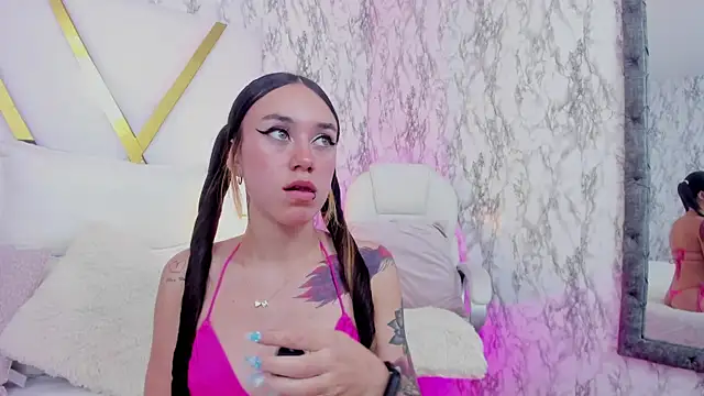 Snapshot of Athziry_ chatting on January 23, 9:18 pm Athziry online show from January 23, 9:18 pm