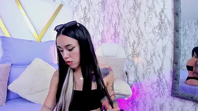 Snapshot of Athziry_ chatting on February 6, 11:15 pm Athziry online show from February 6, 11:15 pm