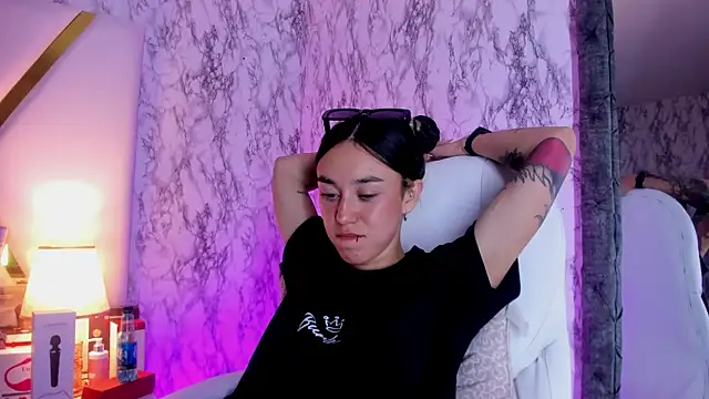 Snapshot of Athziry_ chatting on February 28, 8:50 pm Athziry online show from February 28, 8:50 pm