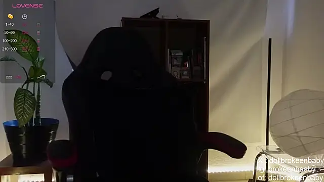 Snapshot of droolingdollfacee chatting on January 14, 10:55 pm droolingdollfacee online show from January 14, 10:55 pm