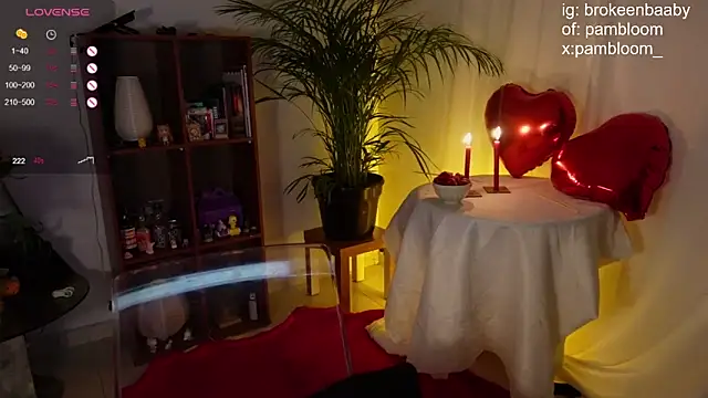 Snapshot of droolingdollfacee chatting on February 14, 11:31 pm droolingdollfacee online show from February 14, 11:31 pm