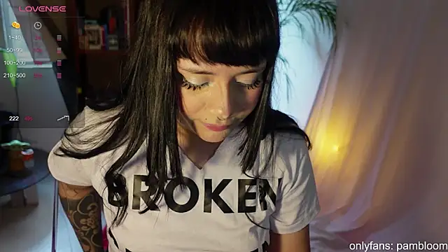 Snapshot of droolingdollfacee chatting on March 17, 2:56 pm droolingdollfacee online show from March 17, 2:56 pm