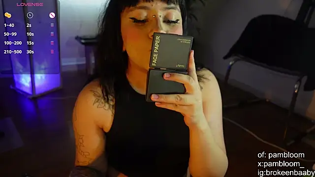 Snapshot of droolingdollfacee chatting on September 20, 10:22 pm droolingdollfacee online show from September 20, 10:22 pm