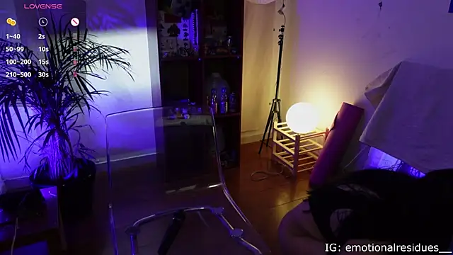 Snapshot of droolingdollfacee chatting on December 20, 9:11 pm droolingdollfacee online show from December 20, 9:11 pm