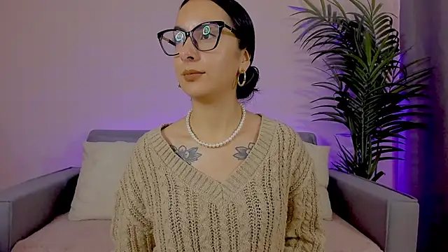 miadaniells hot online show from April 30, 1:06 pm