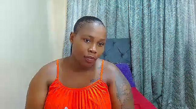 Snapshot of curvycloe1 chatting on January 17, 2:07 pm curvycloe1 online show from January 17, 2:07 pm