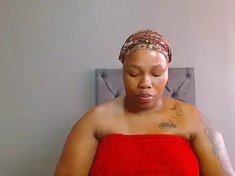 Snapshot of curvycloe1 chatting on February 11, 6:30 am curvycloe1 online show from February 11, 6:30 am