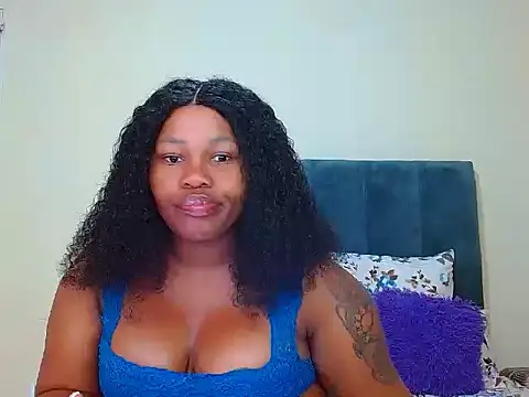 Snapshot of curvycloe1 chatting on November 18, 7:35 am curvycloe1 online show from November 18, 7:35 am