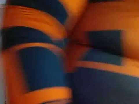 Snapshot of curvycloe1 chatting on December 2, 3:40 pm curvycloe1 online show from December 2, 3:40 pm