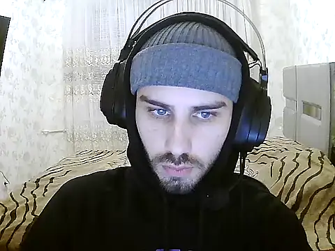 Snapshot of sweetbuddy3307 chatting on December 22, 7:44 pm sweetbuddy3307 online show from December 22, 7:44 pm