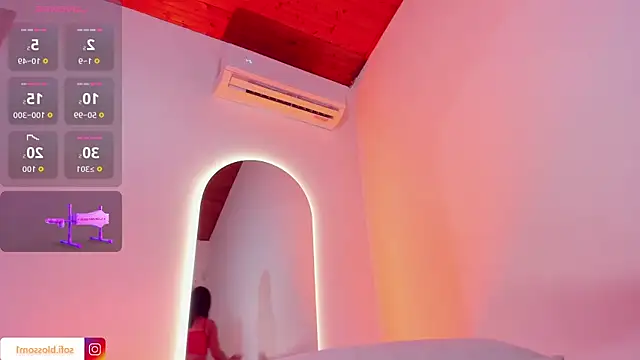 Snapshot of Sofi_Blossom chatting on November 6, 7:48 pm Sofi Blossom online show from November 6, 7:48 pm