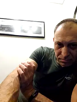 Snapshot of meateater1 chatting on December 5, 11:29 pm meateater1 online show from December 5, 11:29 pm