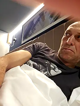 Snapshot of meateater1 chatting on December 8, 11:29 pm meateater1 online show from December 8, 11:29 pm