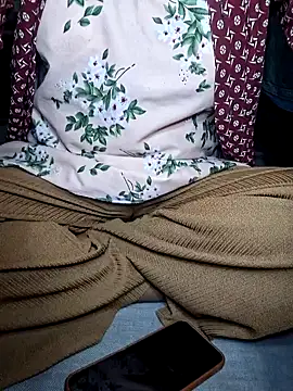 Snapshot of Priya_Bong chatting on October 18, 1:30 am Priya Bong online show from October 18, 1:30 am