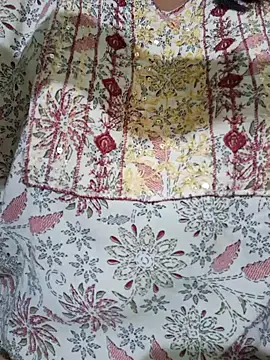 Snapshot of Priya_Bong chatting on October 20, 2:34 am Priya Bong online show from October 20, 2:34 am