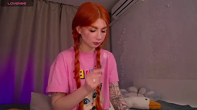 Snapshot of Evaa_Moonn_ chatting on March 17, 12:41 am Evaa Moonn online show from March 17, 12:41 am