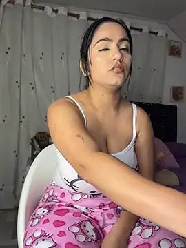 Snapshot of JazminTaylor chatting on June 4, 1:33 am JazminTaylor online show from June 4, 1:33 am