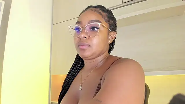 Snapshot of tamaraa_smiith chatting on October 24, 7:43 pm tamaraa smiith online show from October 24, 7:43 pm