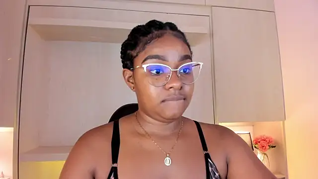 Snapshot of tamaraa_smiith chatting on November 3, 7:37 pm tamaraa smiith online show from November 3, 7:37 pm