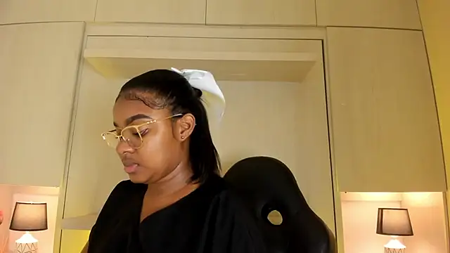 Snapshot of tamaraa_smiith chatting on November 19, 7:36 pm tamaraa smiith online show from November 19, 7:36 pm